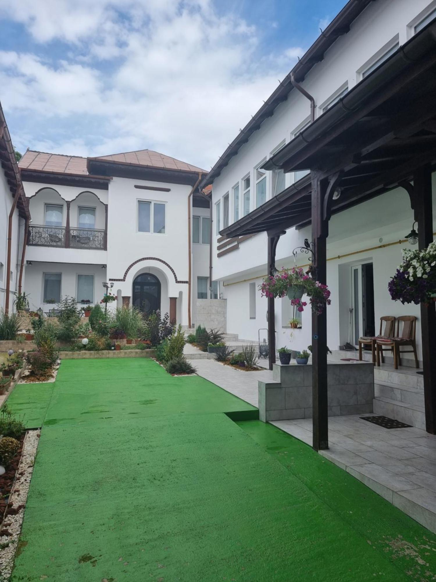 Casa Musceleana Hotel Cîmpulung Exterior foto